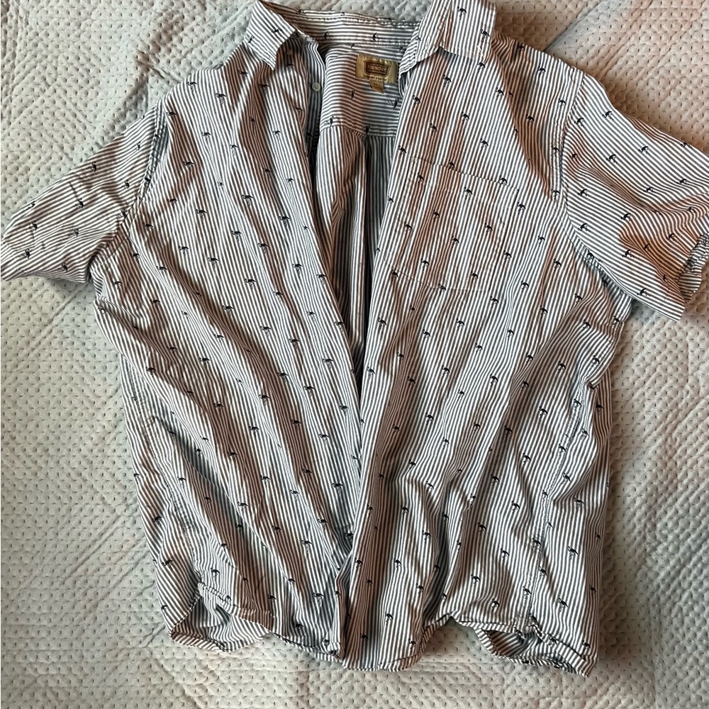 Short sleeve, button down